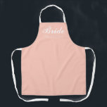 Bride Blush Pink Coral Script Küche Schürze<br><div class="desc">Zeigen Sie Ihren Stil beim Kochen für den neuen Bräutigam mit dieser Personalisierten Bride Pink Script Kitchen Schürze. Der Text ist weiße Skript "Bride" zentriert auf der Vorderseite der anpassbaren massiven rosa Schürze. Der Name von Bride ist in weiß, schlicht, minimalistisch, aber unterhalb des Textes. Gute Geschenkidee für Brautparty, Junggeselinnen-Abschied...</div>