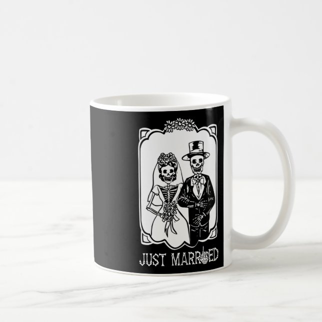 Bride Groom Just Married Skeleton Halloween Couple Kaffeetasse (Rechts)