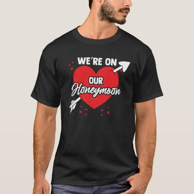Bride Groom Vacation Newlywed We're On Our Honeymo T-Shirt (Vorderseite)