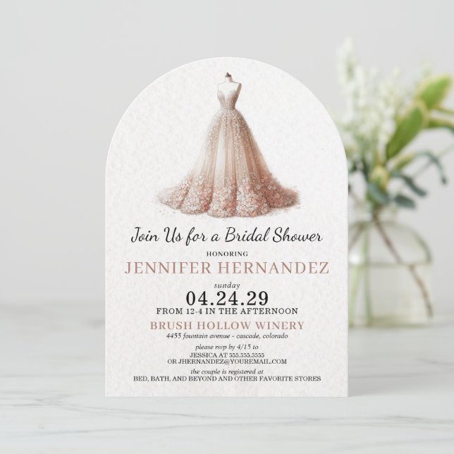 Bride in Bloom Peach Blush Bridal Shower Einladung (Stehend Vorderseite)