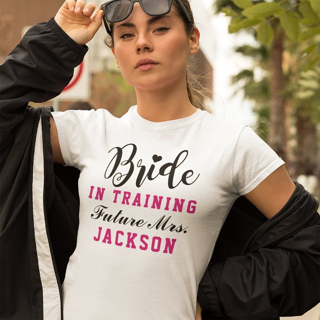 Bride in Training Pink Future Frau Wedding T-Shirt (Von Creator hochgeladen)