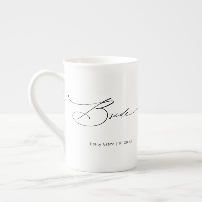 Bride Modern Eleganter Script Wedding Individuelle Prozellantasse (Links)