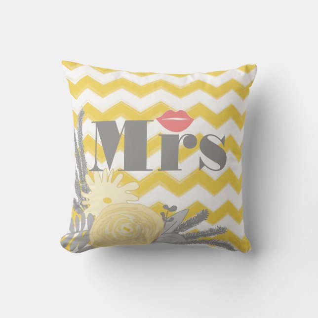 Bride Mrs Lips Gray Peach and Yellow Zig Zag Kissen (Vorderseite)