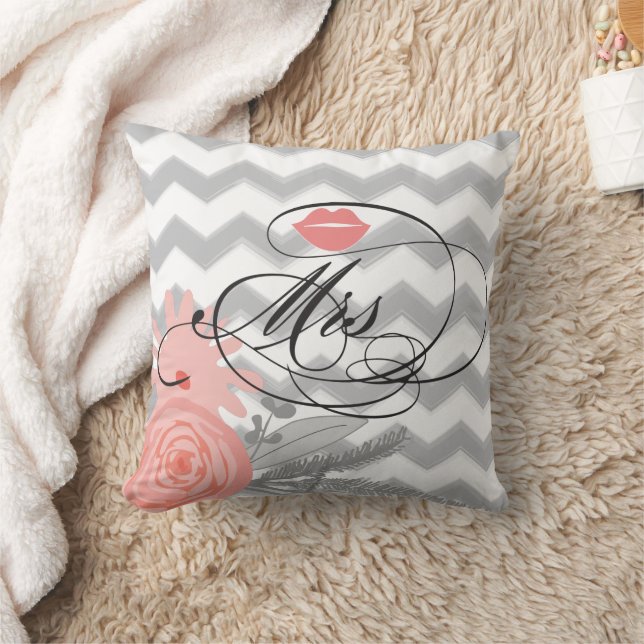 Bride Mrs Lips Navy Coral Gray Zig Zag Floral Kissen (Decke)