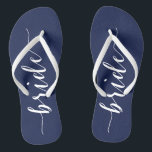 Bride Navy Blue Wedding Party Flip Flops Slim<br><div class="desc">Bride einfache marineblaue Hochzeitsfeier Flip Flops mit schlanken Gurten</div>