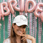 Bride Personalisiert Junggeselinnen-Abschied Cap Truckerkappe<br><div class="desc">Feiern Sie die zukünftige Braut mit diesem schicken und lustigen personalisierten LKW-Hut - das perfekte Accessoire für Junggeselinnen-Abschied, Strandurlauber und Hochzeitsvorbereitung! Mit einem modernen Drehbuch "Bride" mit Herzensdetails und einem individuellen Namen behalte diese leichtgewichtige und atmungsaktive Kappe ihr stilvolles und sonnensicheres Design. Erhältlich in einer Vielzahl von Farben, um jedem...</div>