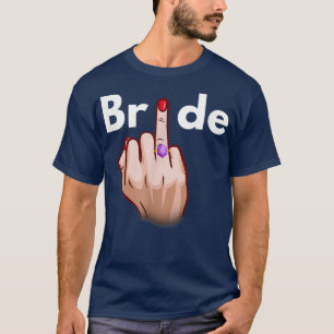 Bride Ring Finger Verlobung Wedding Bachelorrette T-Shirt