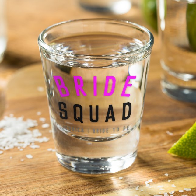Bride Squad | Hot Pink Bachelorette Bridesmaid Schnapsglas (Von Creator hochgeladen)