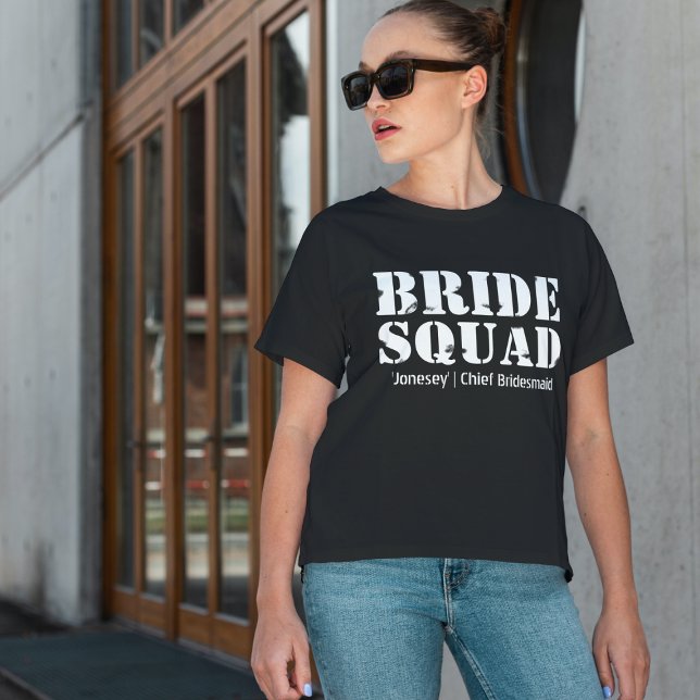 Bride Squad Personalisierter Junggeselinnen-Abschi T-Shirt (Von Creator hochgeladen)