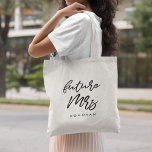 Bride to be Future Mrs. Tragetasche<br><div class="desc">Holen Sie sich coole personalisierbare Brautgeschenke für die Zukunft Frau,  während sie für den großen Tag gewartet.</div>
