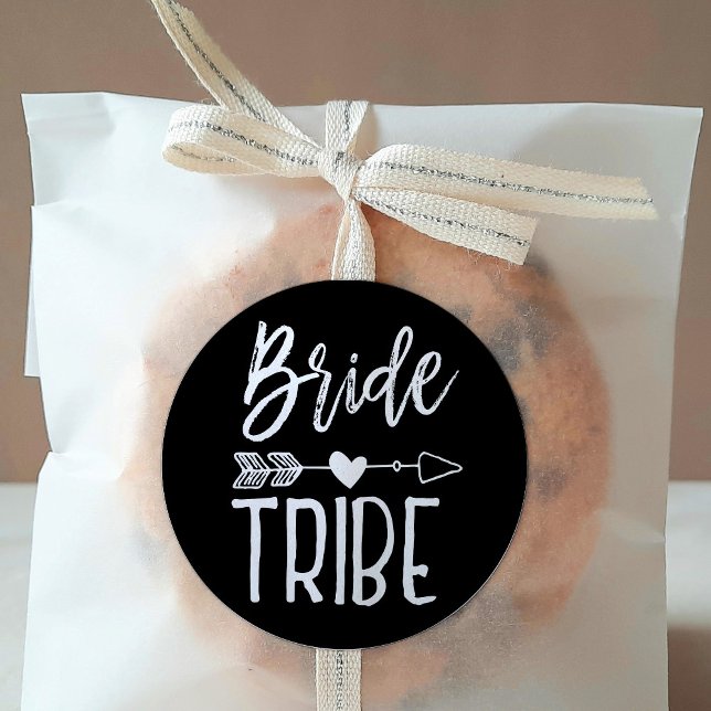 Bride Tribe | Individuelle Name Black Wedding Runder Aufkleber (Von Creator hochgeladen)