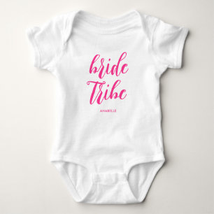 Bride Tribe Modern Pink Script Junggeselinnen-Absc Baby Strampler