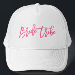 Bride Tribe Pink Script Truckerkappe<br><div class="desc">Sagt "Braut Stamm" mit einem trendigen Pinselskript in heißen Rosa</div>