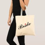 Bride Wedding Brautparty Junggeselinnen-Abschied B Tragetasche<br><div class="desc">Schönes,  elegantes schwarz auf weiß Typografie Drehbuch,  rotes Herz,  stilvoll,  schlank,  Baumwolle Tote Tasche für die Braut für Brautparty,  Junggeselinnen-Abschied,  Hochzeit.</div>