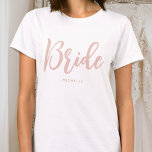 Bride Wedding Personalisiert Name Dusty Pink White T-Shirt<br><div class="desc">Feiern Sie die zukünftige Braut mit einem einzigartigen T - Shirt! Ein einfaches und stilvolles Design mit angesagten Schriftzeichen und personalisiert mit dem Namen,  dem Hochzeitstag,  dem Ort oder anderen Texten der Braut. Dieser stylische,  rosa-weiße T - Shirt ist ein schönes Geschenk für einen Junggeselinnen-Abschied,  Polterabend oder ein Feierwochenende!</div>