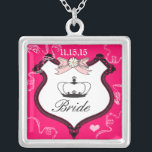 Bride's Nekklace Versilberte Kette<br><div class="desc">Wedding Keepake Wedding Party Necklaces - um die Hintergrundfarbe zu ändern - klicken Sie auf anpassen - klicken Sie auf Bearbeiten - wählen Sie das letzte Tool aus dem Drop-Down-Menü und wählen Sie eine der angezeigten Farben aus oder geben Sie Ihren RGB-Hex-Code für Ihre Hochzeitfarbe ein. Um die Schriftart-Farbe zu...</div>