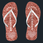 Bridesmaid Beach Wedding | Team Bride Rose Gold Flip Flops<br><div class="desc">Maßgeschneiderte, trendige Rose Goldstrand Hochzeit dreht Flop Sandals - Imitate Folie, Rose Gold Herzdesign am Boden. Reads Team, dann Bride, auf anderen Sandalen in eleganten Buchstaben. Bridesmaid wird in modernen, weißen Buchstaben in der Mitte bedruckt. Wechseln Sie in Brautparty-Mitglieder, wie Blume Mädchen oder Trauzeugin. Personalisierter Name oben in gebogenen Buchstaben....</div>