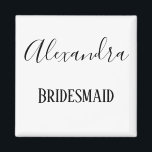 Bridesmaid Black and White cursive Magnet<br><div class="desc">Gib deiner Brautjungfrau einen personalisierten Kühlschrank-Magneten für Keepake. Ihr Name wird in schwarzem kursiven Schriftart mit "Bridesmaid" in gedruckter Form erscheinen. So schön anpassen Sie Ihre noch heute!</div>