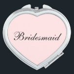 Bridesmaid Compact Mirror Taschenspiegel<br><div class="desc">Kompakter Spiegel in Herzform mit einer rot-rosa Hintergrundfarbe mit Bridesmaid Text in schwarz. Passen Sie dieses Objekt an oder kaufen Sie,  wie es ist.</div>