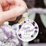 Bridesmaid Elegante Hochzeit mit Lila Blumenkraut Schlüsselanhänger<br><div class="desc">Diese Schlüsselanhänger sind so konzipiert, dass sie den Hochzeitsjungfrauen bei ihrer Hochzeitsfeier einen Vorzug geben. Sie zeichnen sich durch ein rustikales, handgemaltes Aquarellbild aus, das mit einem Kranz aus Rose und Blume in den Farbtönen lila, pflaumenfarben, violett und lavender besticht. Der Text ist in eleganten Schriftzeichen geschrieben, und es gibt...</div>