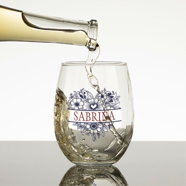 Bridesmaid-Geschenk, Modernes elegantes Monogramm Weinglas Ohne Stiel (stemless wineglass with a split heart made from flowers in dark blue customized with name bridesmaid)