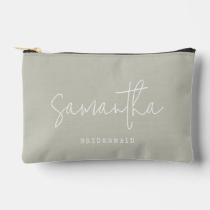 Bridesmaid Individuelle Name Script Neutral Sage G Zubehörtasche