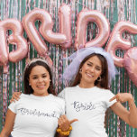 Bridesmaid Modern Script Diamond Bachelorette T-Shirt<br><div class="desc">Moderne Schrift überbrückt T mit dem Diamanten über dem i für den Junggeselinnen-Abschied. Nimm diesen Abschlag für die Brautmädchen. Das passende Shirt für die Braut mit dem Diamanten über der Schrift finden Sie in meinem Shop,  PageCreativeDesigns.</div>