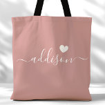 Bridesmaid Modern Script Heart Dusty Rose<br><div class="desc">Diese schicke Tote-Tasche zeichnet sich durch einen schönen, staubigen Hintergrund aus, der mit einem modernen Schriftart und einem zarten Herzdesign geschmückt ist. Die weiche, elegante Farbe und die ausgeklügelte Typografie machen sie zu einem idealen Accessoire für Brautmädchen oder alle, die stilvolle und trendige Designs Liebe haben. Dieser Totbeutel ist ideal...</div>