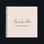 Bridesmaid | Modernes Minimalistisches Script Rosa Notizbuch<br><div class="desc">Dieses Bridesmaid Custom Design verfügt über eine handgeschriebene Skripttypografie auf einem rot-rosa Hintergrund. Sie können den Namen und den Titel ganz einfach personalisieren oder Ihre eigene Nachricht hinzufügen! Das perfekte elegante Accessoire für einen Bachelorette oder einen Bridesmaid-Vorschlag!</div>