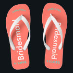 Bridesmaid NAME Coral Flip Flops<br><div class="desc">Helle Küstenkoralle mit Bridesmaid in weißem Text geschrieben. Name und Datum der Hochzeit ist hübsch türkisblau. Personalisieren Sie die Namen Ihrer Brautmädchen in groben Großbuchstaben. Hübsches Strandziel Flip Flops, um als Teil der Hochzeitsfeier Gunst zu geben. Ihre Hochzeitsfeier wird Liebe haben ihre eigenen personalisierten Paar. Originale Entwürfe von TamiraZDesign.</div>