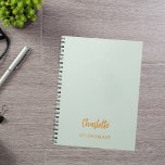 Bridesmaid Salbei grün Notizblock<br><div class="desc">Eine sage grüne Hintergrundfarbe. Personalisieren Sie den Namen Ihrer Brautjungfrau und fügen Sie ihn hinzu. Goldenes handgeschriebenes Stylesheft.</div>