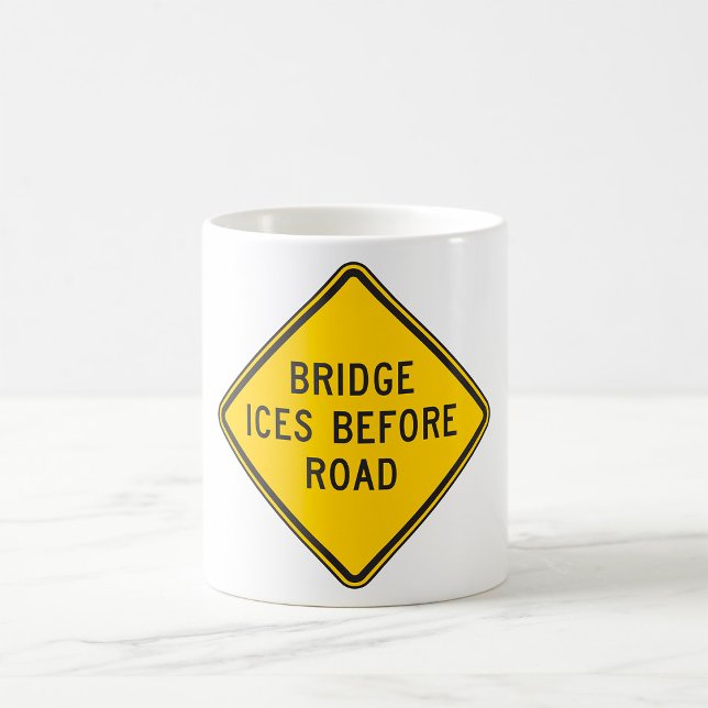 Bridge Ices vor Road Sign Winter Sicherheit Kaffeetasse (Von Creator hochgeladen)