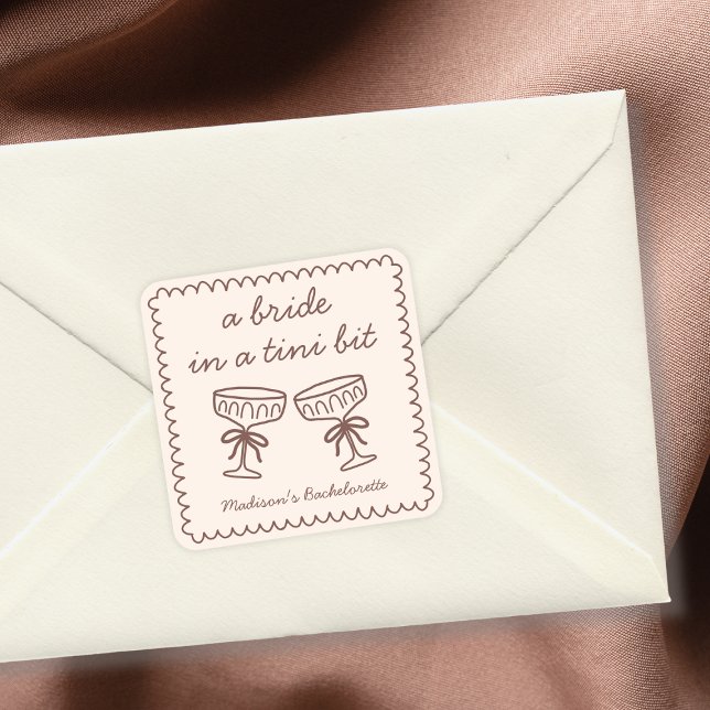 Bridge in a Tini Bit Espresso Martini Bachelorette Quadratischer Aufkleber (Bride In A Tini Bit Espresso Martini Bachelorette Square Sticker)