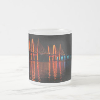Bridge Lights zu Ehren des Gay Pride Kaffee Tasse