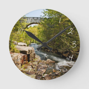 Bridge Over River Runde Wanduhr