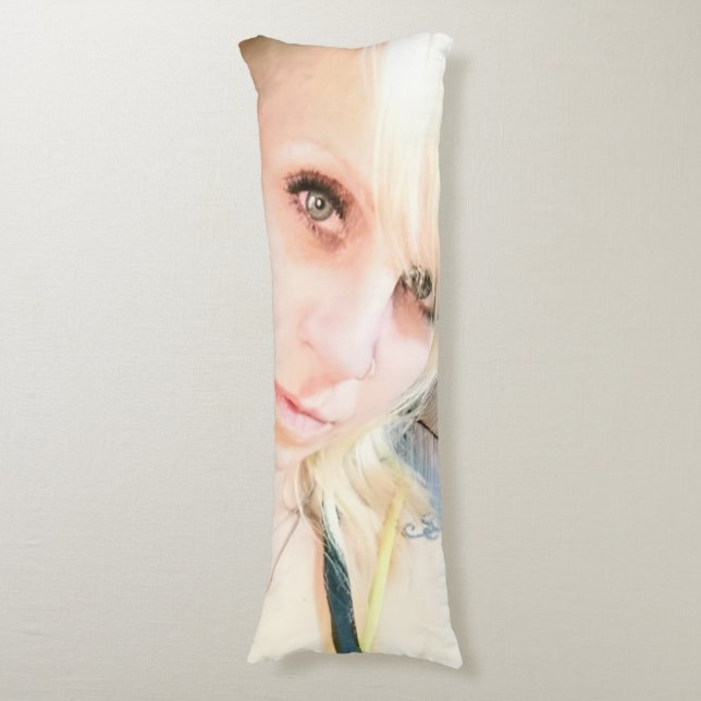 Bridget Body Pillow Seitenschläferkissen (Vorderseite Vertikal)