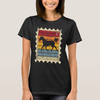 Briefmarke mit einem Sonnenuntergang-Pferd 4 T-Shirt