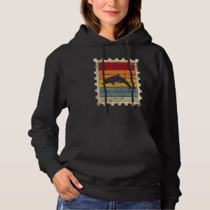 Briefmarke mit einem Sonnenuntergangs-Delfin Hoodie