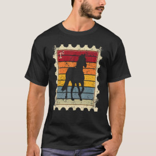 Briefmarke mit einem Sonnenuntergangspferd T-Shirt