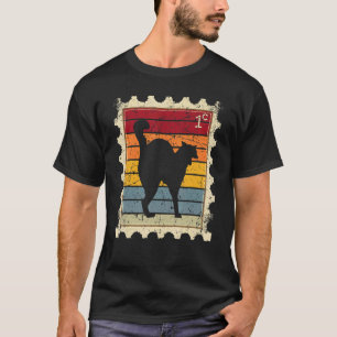 Briefmarke mit einer Sonnenuntergangskatze T-Shirt