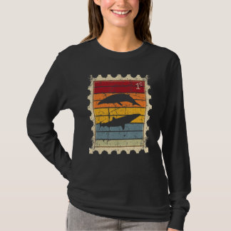 Briefmarke mit Sonnenuntergangswalen T-Shirt