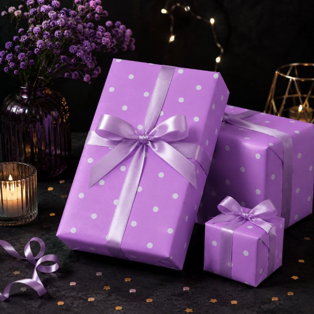 Bright Lilac Polka Dots Geschenkpapier (Von Creator hochgeladen)