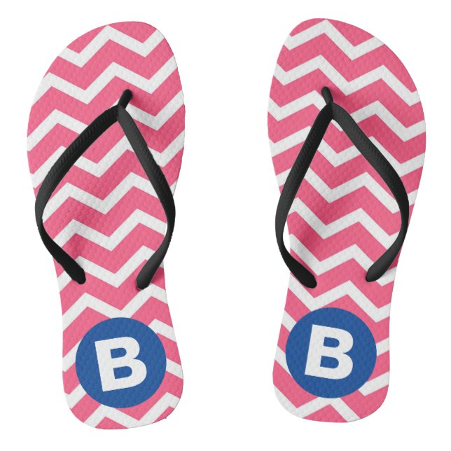 Bright Pink and White Chevron Pattern Monogram Flip Flops (Fußbett)