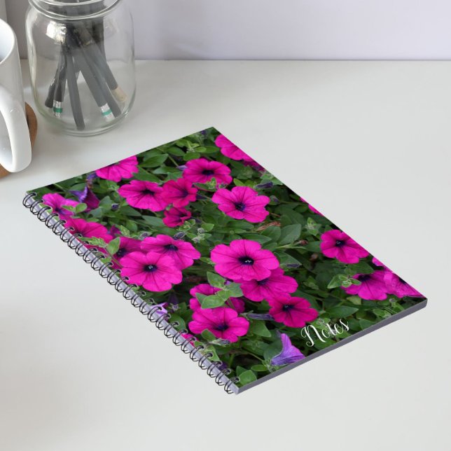 Bright Pink Petunias Floral Notizblock (In Situ)