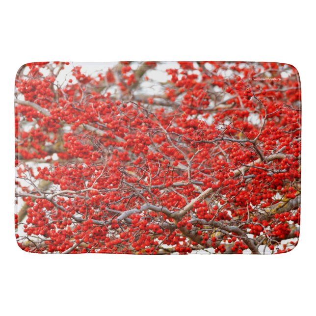 Bright Red Winterberries Holly Trees Berries Badematte (Vorderseite)