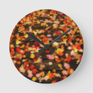 Bright Red Yellow Autumn Maple Leaves Runde Wanduhr