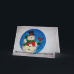 Bright Snowman schoss auf einer Karte nah<br><div class="desc">Ein Schneemann,  der hell und farbenfroh erschossen ist,  nah mit einem blauen Rücken,  mit Hut,  Schal und Handschuh,  das ist auf einer KARTE.</div>