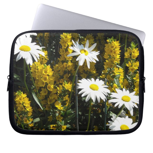 Bright White Daisies Laptopschutzhülle (Vorderseite)