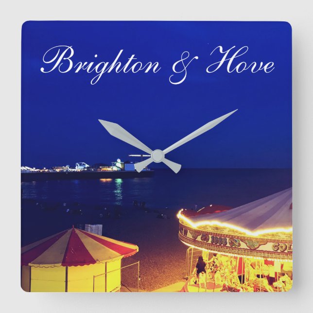 Brighton und Hove Beach zur Nachtzeit Quadratische Wanduhr (Vorderseite)