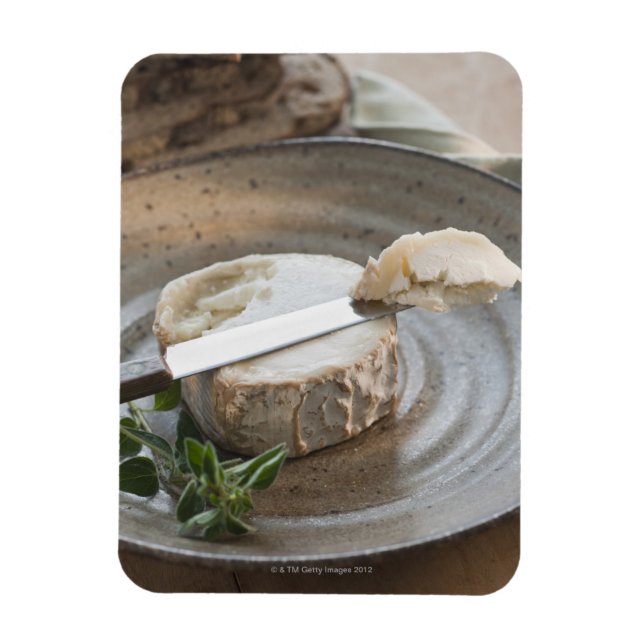 Brikkäse auf Teller Magnet (Vertikal)